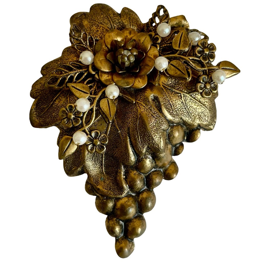 Vintage Signed Cara Stimmel Grapes Brooch Brassy Goldtone With Faux Pearls